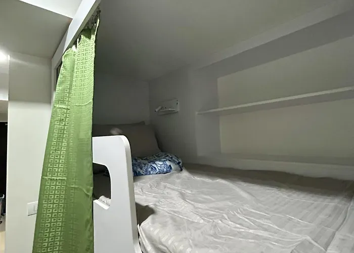 Dorm In Katipunan - Upper Bunk Bed * Manille